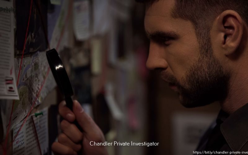 What are the requirements to become a licensed private investigator in Rhode Island?